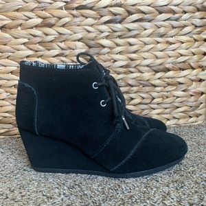 Toms black suede wedge booties size 7